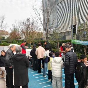 2025健康郑州早筛公益行走进正弘青云筑小区